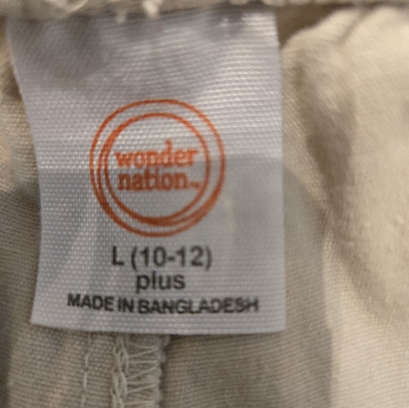 Girls off white pull on shorts. Size 10/12 girls but can fit an extra small lady - Picture 4 of 4